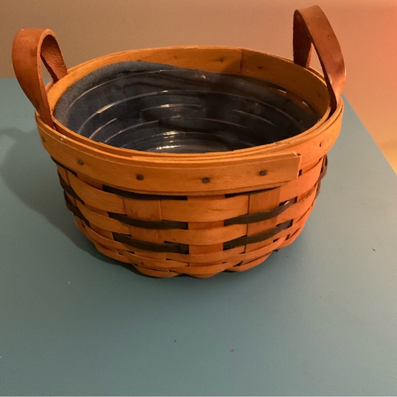 2001 Longaberger Heartland Darning Basket with Blue liner and protector - Picture 1 of 3